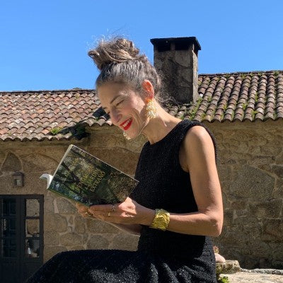 EN LA PENUMBRA DE UN JARDÍN EXTRAÑO