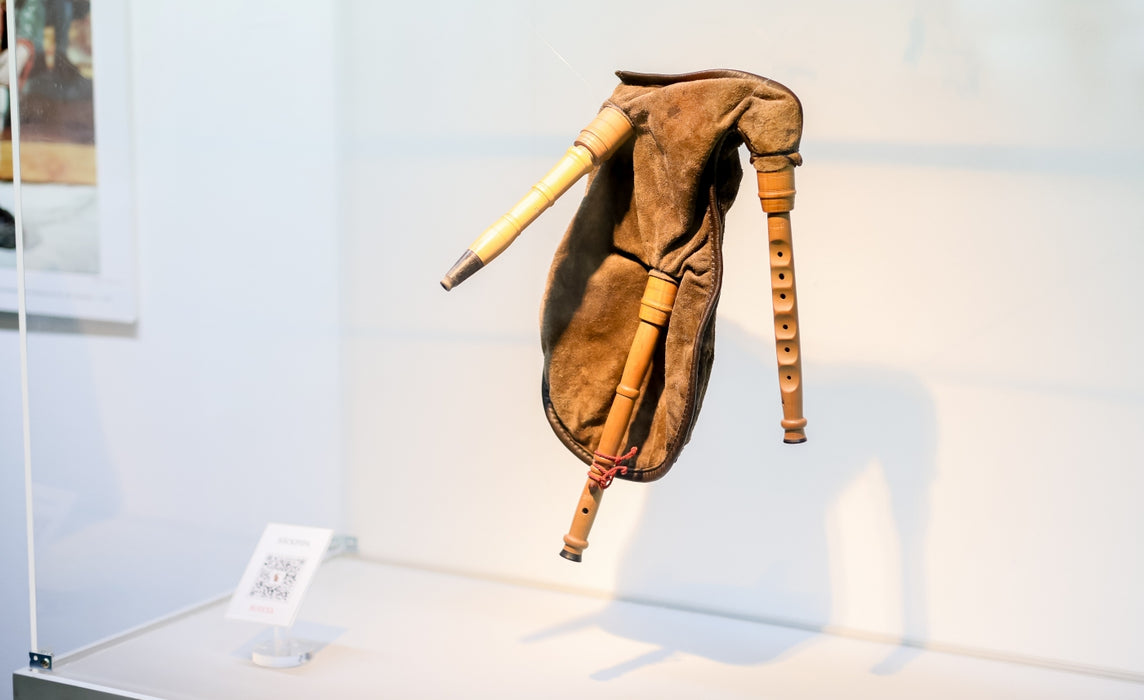 CORNAMUSAS PRIMITIVAS HISTORIA DA CIVILIZACION. ESTUDO ICONOGRAFICO DA GAITA NA PROVINCIA DE LUGO